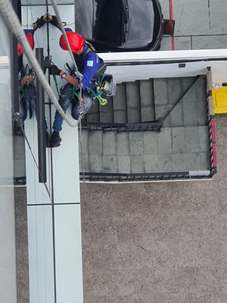 Jasa Sealant Kaca Gedung