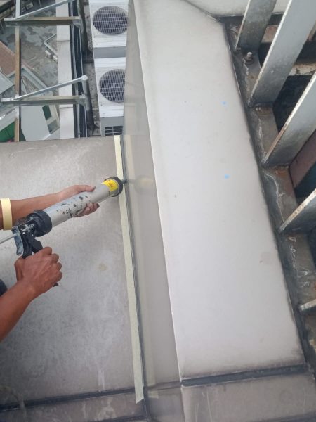 Jasa Sealant Kaca Gedung