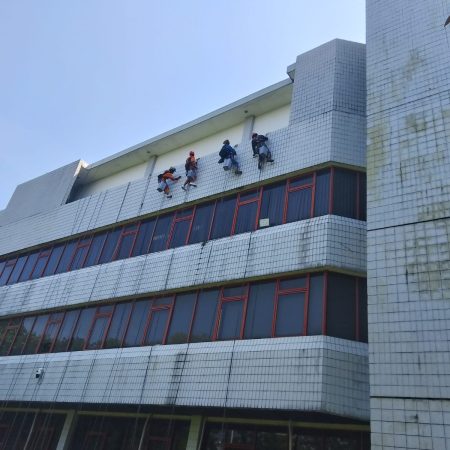 jasa Pembersihan dinding Keramik Gedung